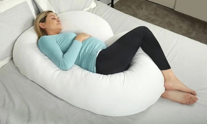 What are the uses and benefits of a pregnancy pillow?